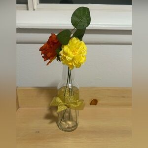 💐🌷 Decorative Glass Bottle Vase with Flowers